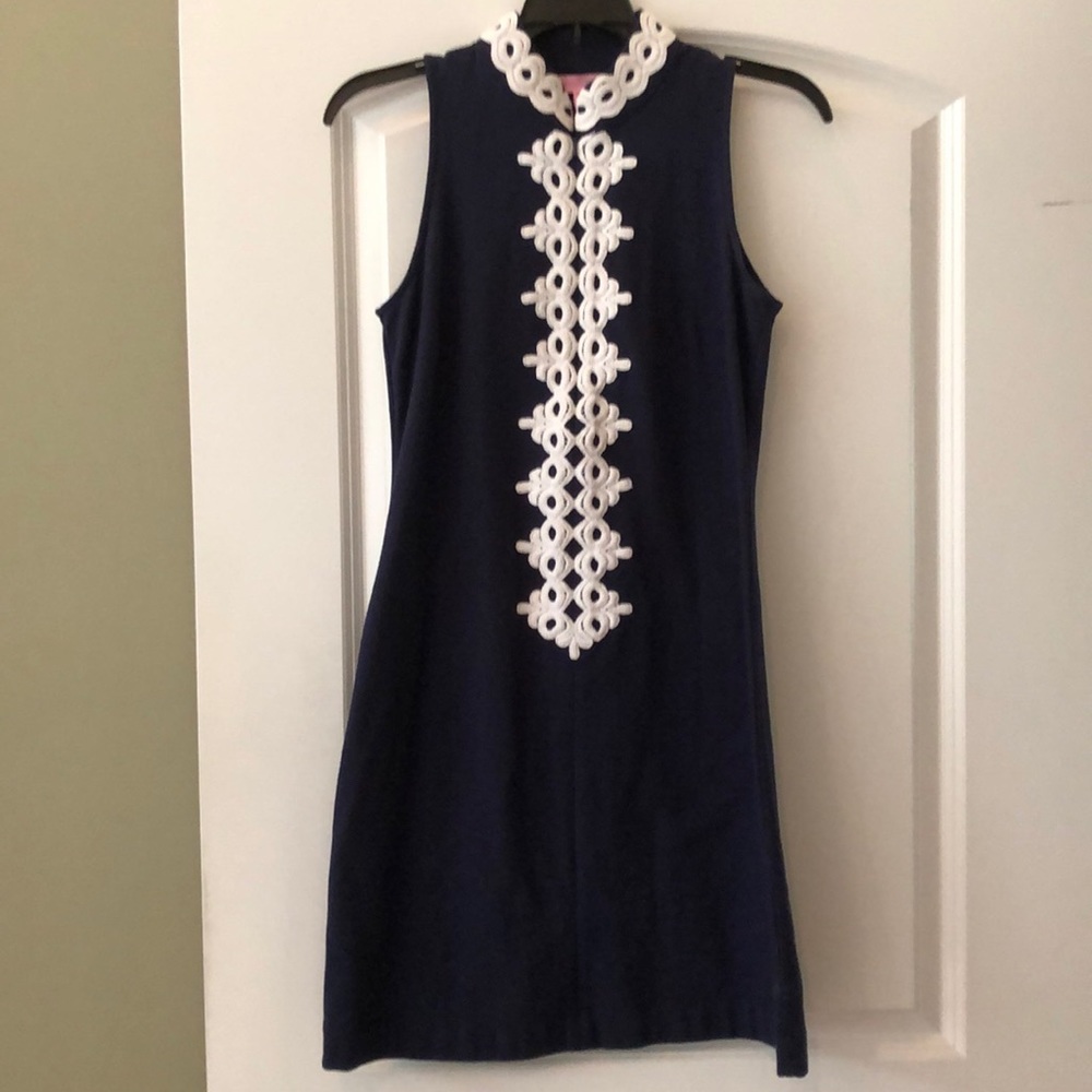 Lilly Pulitzer navy knit dress w/ white accent.